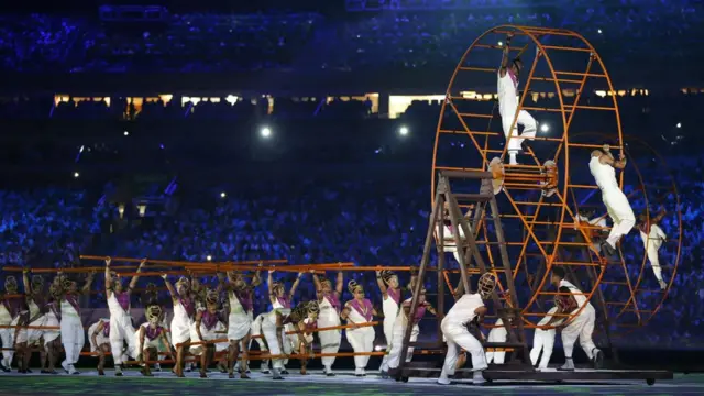 Brezilya'da köleliğin tarihinin anlatıldığı bir dans performansı.