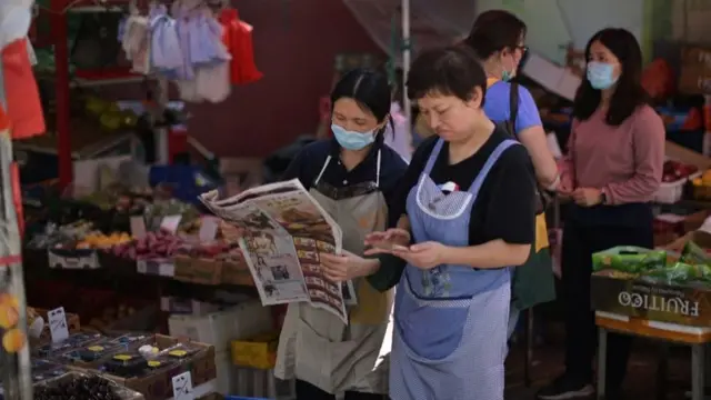 চীনের পত্রপত্রিকায় ভাইরাসের উৎস নিয়ে পাল্টা দাবি করা হচ্ছে।