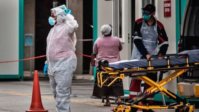 দক্ষিণ আফ্রিকায় করোনাভাইরাসের একটি নতুন স্ট্রেইন ব্যাপকভাবে ছড়াচ্ছে