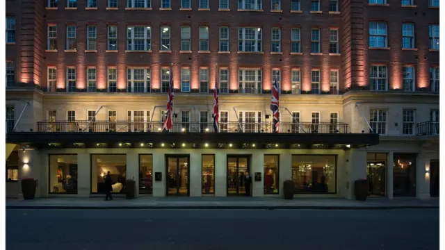 خارج ماي فير