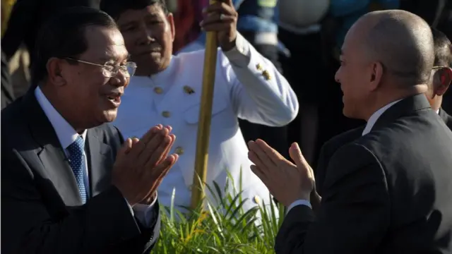 พระราชอำนาจของกษัตริย์กัมพูชาลดลงอย่างมากในช่วงไม่กี่สิบปีที่ผ่านมา หลังจากนายฮุน เซน เข้าบริหารประเทศ