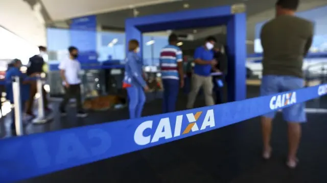 Pessoas entrandooutra vitória visitante betnacionalagência da caixa