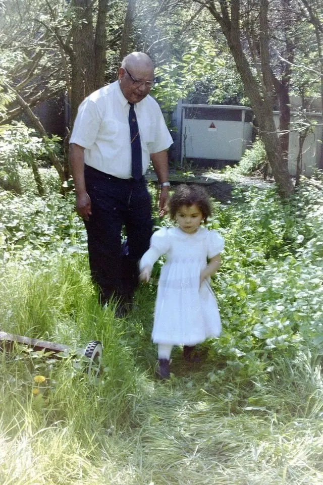 Julia Jouwe, Nicholaas Jouwe, Papua, Belanda