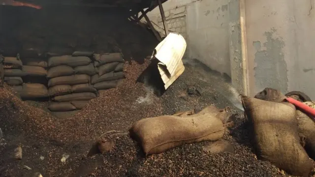 ગોડાઉનની તસવીર