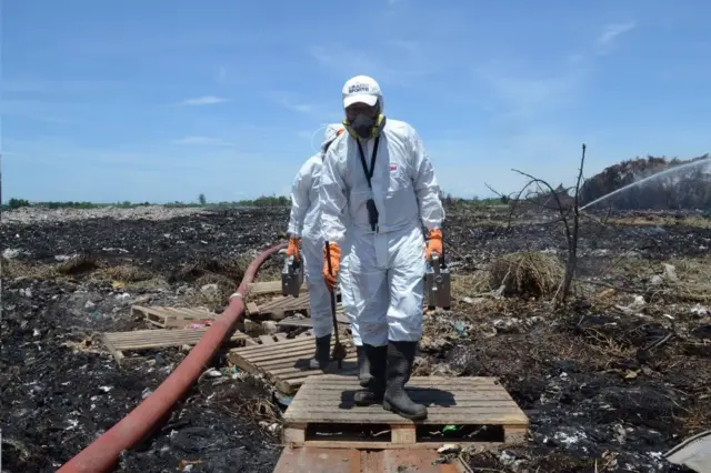 เจ้าหน้าที่ตรวจคุณภาพอากาศ