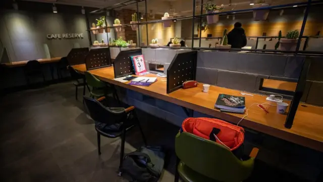 신종 코로나바이러스 감염증(코로나19) 국내 신규 확진자가 615명을 기록한 7일 경기 안양시내 한 스터디카페 모습