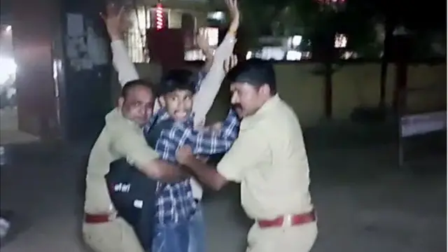 पुलिस ने हमलावर को पकड़ा