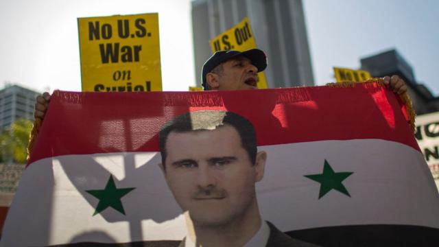 أنصار الرئيس السوري بشار الأسد في مظاهرة احتجاجية