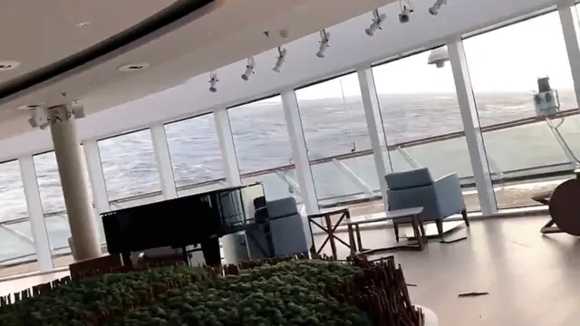 Через величезні хивлі всередині корабля переверталсия меблі