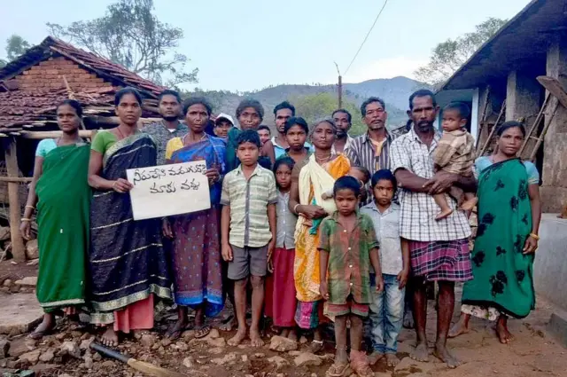 నీళ్లు లేని మరుగుదొడ్లు తమకు వద్దంటున్న గ్రామస్తులు