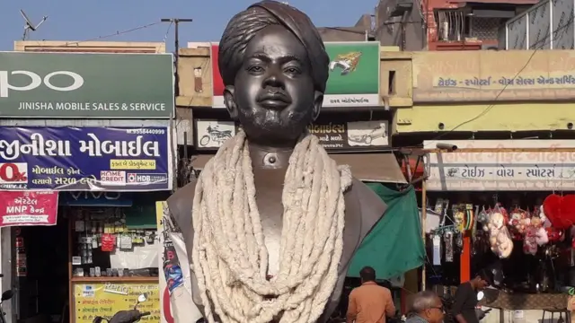 અમદાવાદના કલાપીનગરમાં કવિ કલાપીની પ્રતિમા