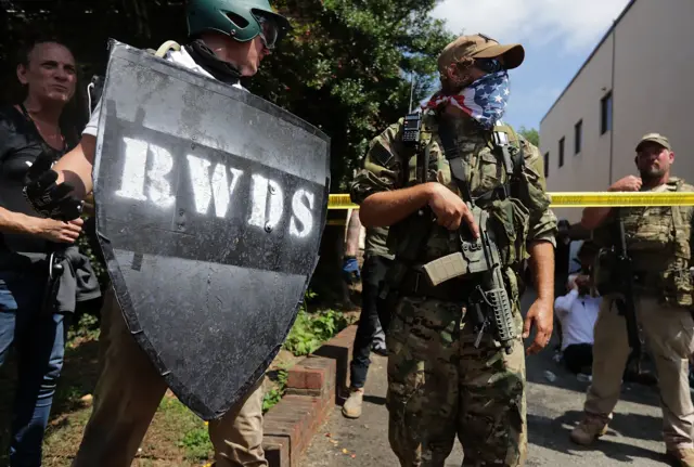 Miembros del Escuadrón de la Muerte del Ala Derecha (RWDS)