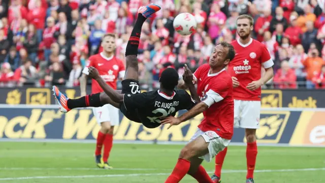 Tiro de chilena en la liga alemana.