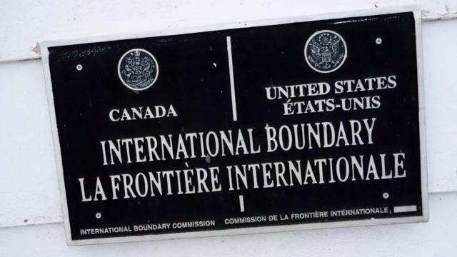 Placa da fronteira entre Estados Unidos e Canadá
