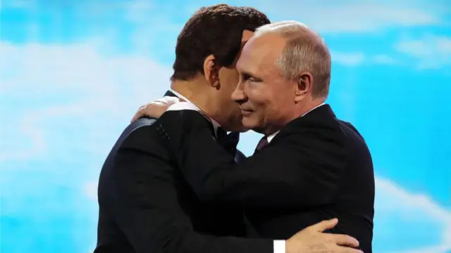 Владимир Путин поздравляет Иосифа Кобзона с 80-летием