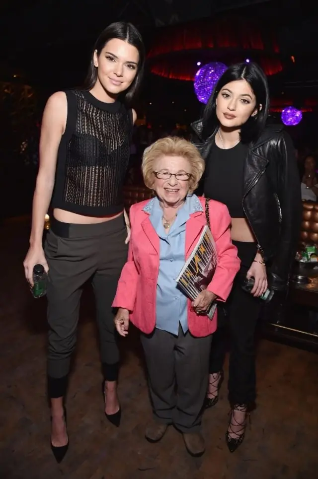 Ruth Westheimer e Kendall Jenner e Kylie Jenner.