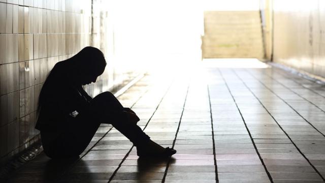 中国每年约25万的自杀人群中一半以上是抑郁症患者，几乎每20秒就有一人因抑郁症自杀。