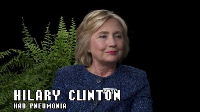 В титре с преднамеренной ошибкой кандидат в президенты США была подписана так: "Хилари Клинтон, перенесла пневмонию"
