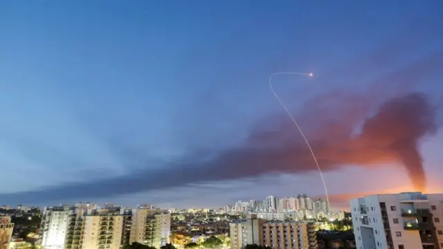 ракета в небе