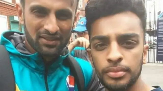 حیدر ملک پاکستانی کرکٹر شعیب ملک کے ساتھ