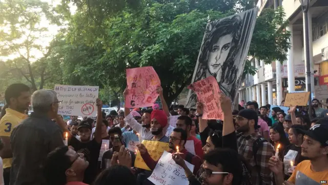 ਕਠੂਆ ਅਤੇ ਉਨਾਓ ਬਲਾਤਕਾਰ ਮਾਮਲੇ ਦੇ ਵਿਰੋਧ ਵਿੱਚ ਰੋਸ ਪ੍ਰਦਰਸ਼ਨ