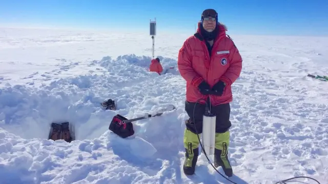 investigador en la Antártica