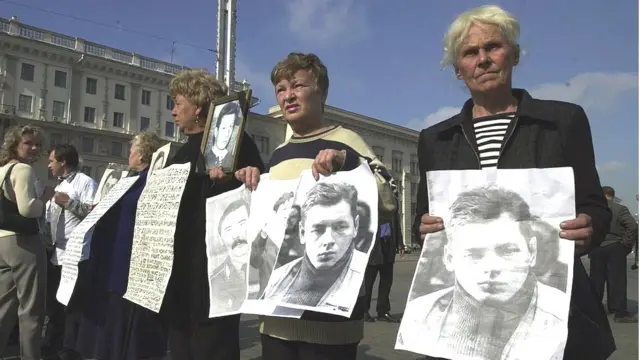 Familiaressites de jogosadversários políticossites de jogosLukashenko protestam antes das eleiçõessites de jogos2001