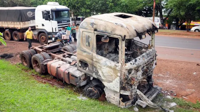 Caminhão que foi incendiado