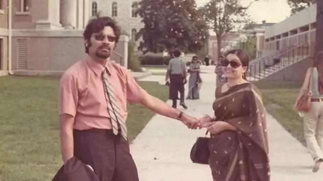 સામ પિત્રોડા પત્ની અનુ છાયા સાથે ઇલિનૉય યુનિવર્સિટીમાં