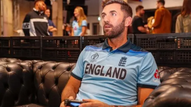 इंग्लैंड का क्रिकेटर