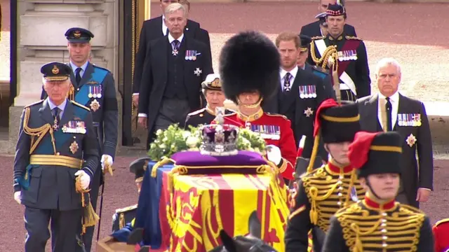 Prosesi peti jenazah Ratu Elizabeth II
