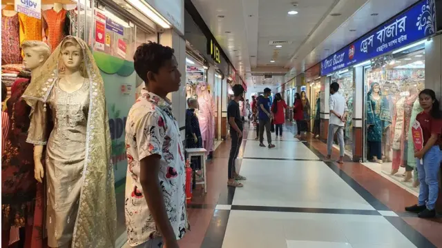 বিদেশি পোশাকের দোকানগুলোতে ছিল বাহারি নামের পোশাক।