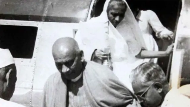 અમદાવાદમાં 31 ઑક્ટોબર 1950ના રોજ સરદારે લીધેલી મુલાકાતની તસવીર