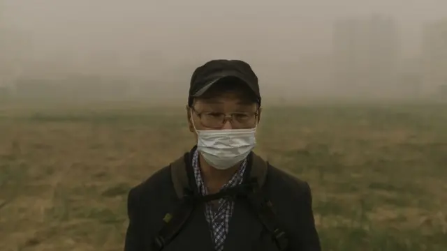Житель Якутии во время лесных пожаров
