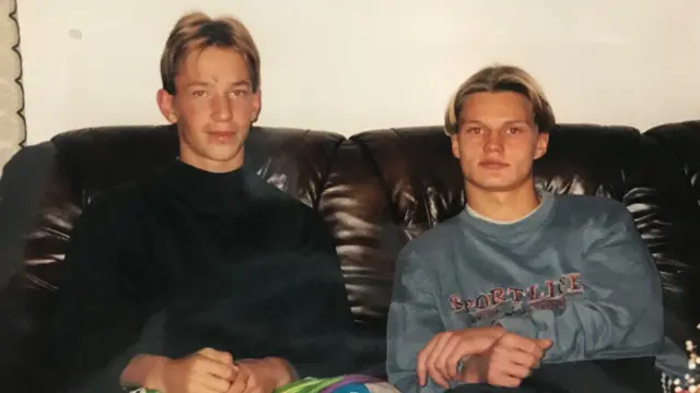 Heikki Vaananen (à esquerda) com um amigo na adolescência