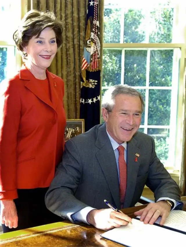 George W. Bush con su esposa Laura