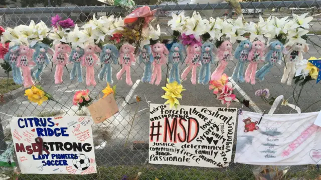 Recuerdos y homenajes a los alumnos fallecidos en el tiroteo de la escuela de Florida. (Foto Lioman Lima)