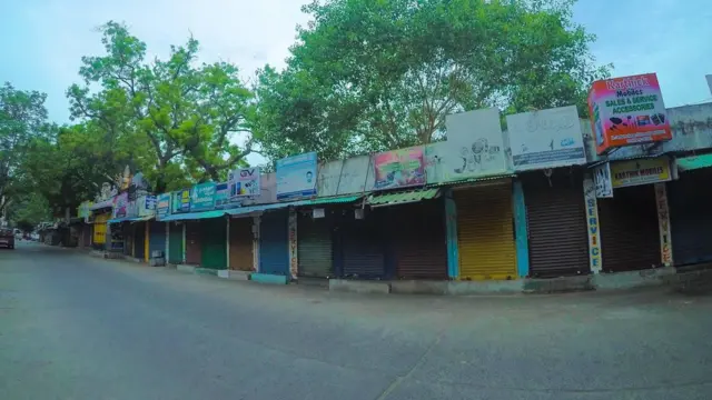 ஆளுனர் கிரண்பேடிக்கு எதிராக புதுச்சேரியில் கட்சிகள் முழு அடைப்புப் போராட்டம்