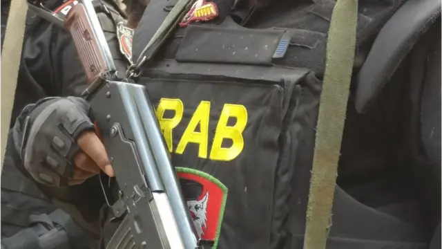 Toliq metrajli Xotini almashtirish filmlari onlayn Pantolon kiygan keksa ayollar