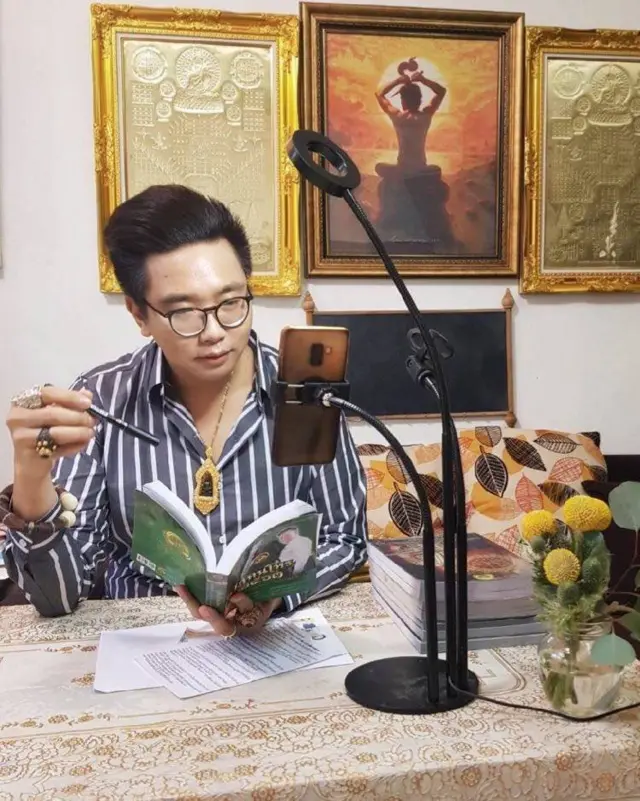 หมอนอร์ทนิยามบทบาทนักพยากรณ์ของตนไว้ว่าเป็น "ผู้รู้กาล" คือรู้ทั้งกาลเวลา - เวลาที่เหมาะสม และรู้กาลเทศะ - แนะนำว่าควรปฏิบัติตนอย่างไร