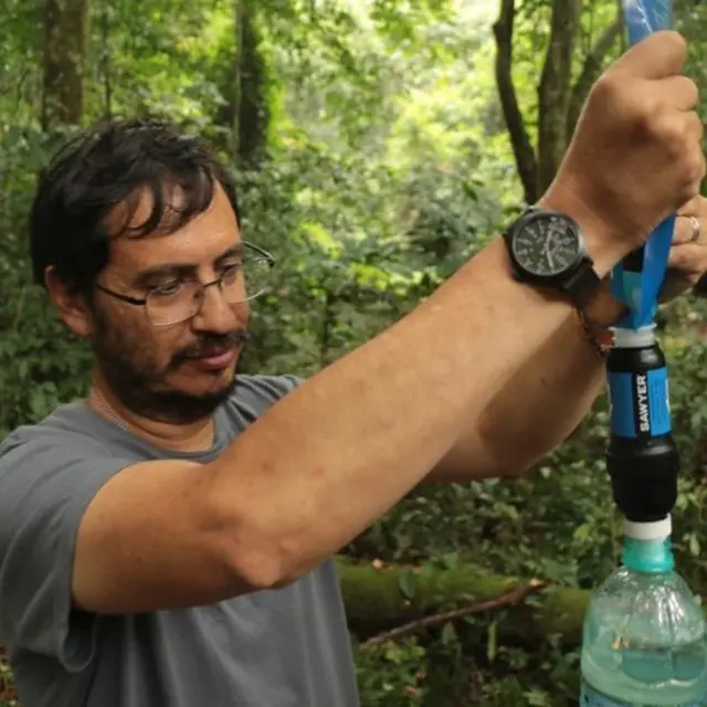 Alejandro Terrazas en su expedición por Guinea Ecuatorial