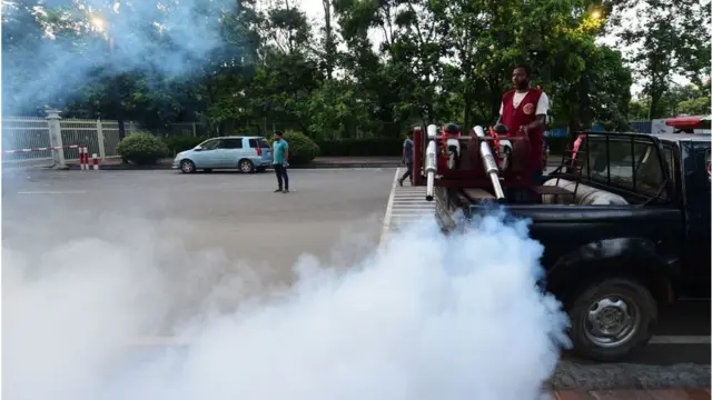 সিটি কর্পোরেশনের মশা নিয়ন্ত্রণ কার্যক্রম।