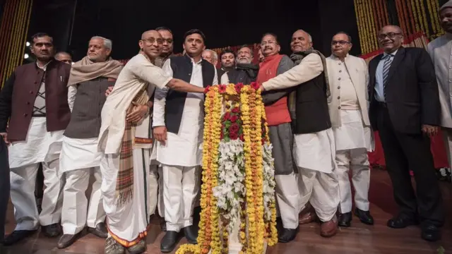 अखिलेश यादव