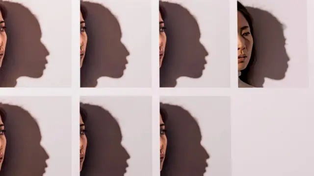 Если ребенок страдал от разных взрослых, то возможно появление большого количества личностей внутри одной