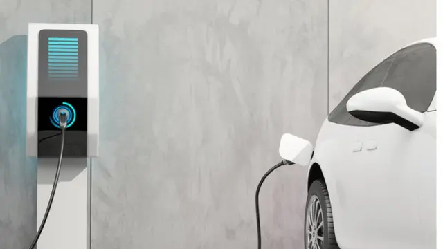 चार्जिंगची सोय काय?