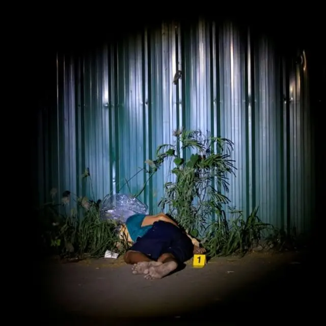 Seorang korban kebijakan Presiden Duterte mati ditembak oleh kelompok sipil bersenjata.