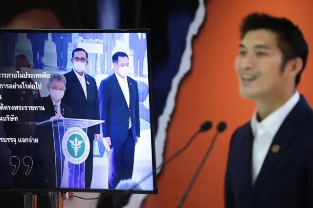 ธนาธร จึงรุ่งเรืองกิจ