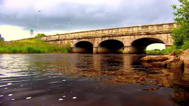 Мост на границе Ирландии и Соединенного Королевства