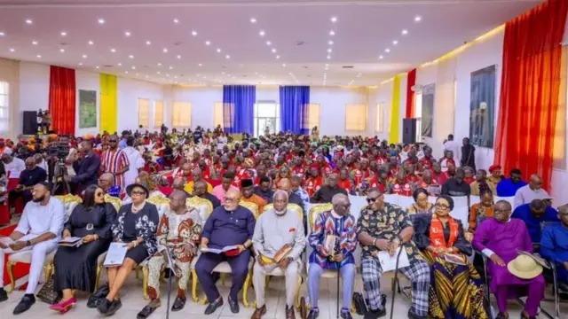 Ụfọdụ ndị a ma ama bịara emume nkwanye ugwu ahụ