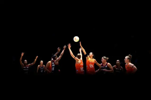 ساراسنز ماوریکس مقابل سورن استارز در سوپر لیگ نت‌بال ناتینگهام